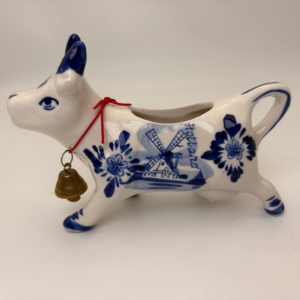 Charming Vintage Hand-painted  Delft Holland Blue and White Ceramic Cow Creamer - Picture 6 of 14